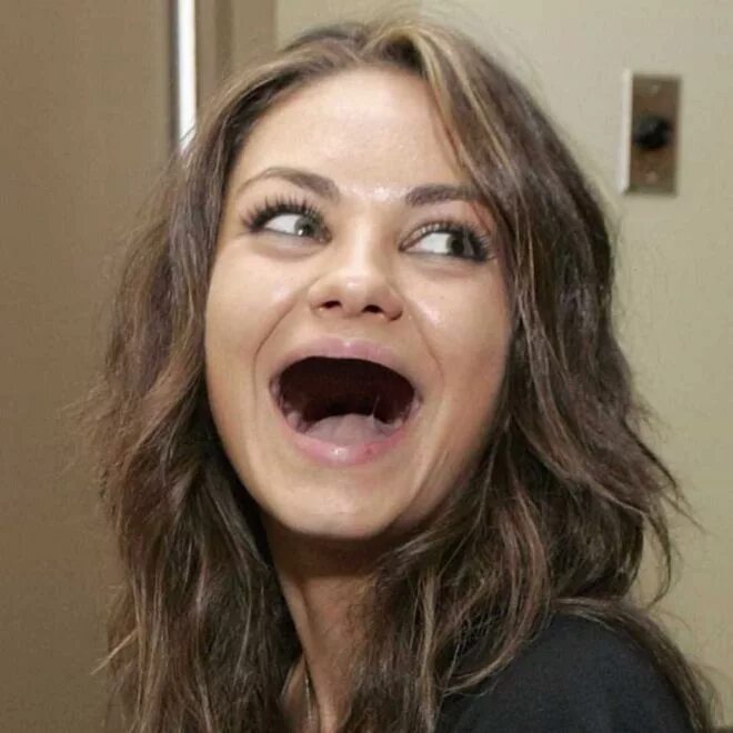 сонник выпал зуб без крови. к чему снятся зубы выпадают во сне. холли берри улыбка. красивая девушка без зуба. кэмерон диас без зубов.