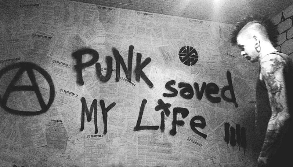 Rock is life. Панк художники. Punk Rock ruined my Life. Панк нот дед. Punks not Dead обои.