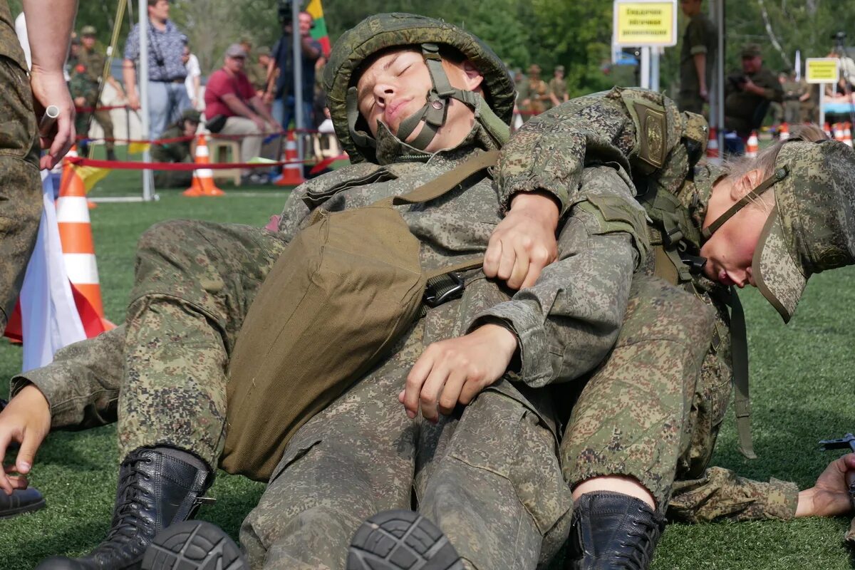 Армейские соревнования. Военно медицинская эстафета. Военно медицинская эстафета. Физическая подготовка военнослужащих медиков. Военно-медицинская эстафета 2021.