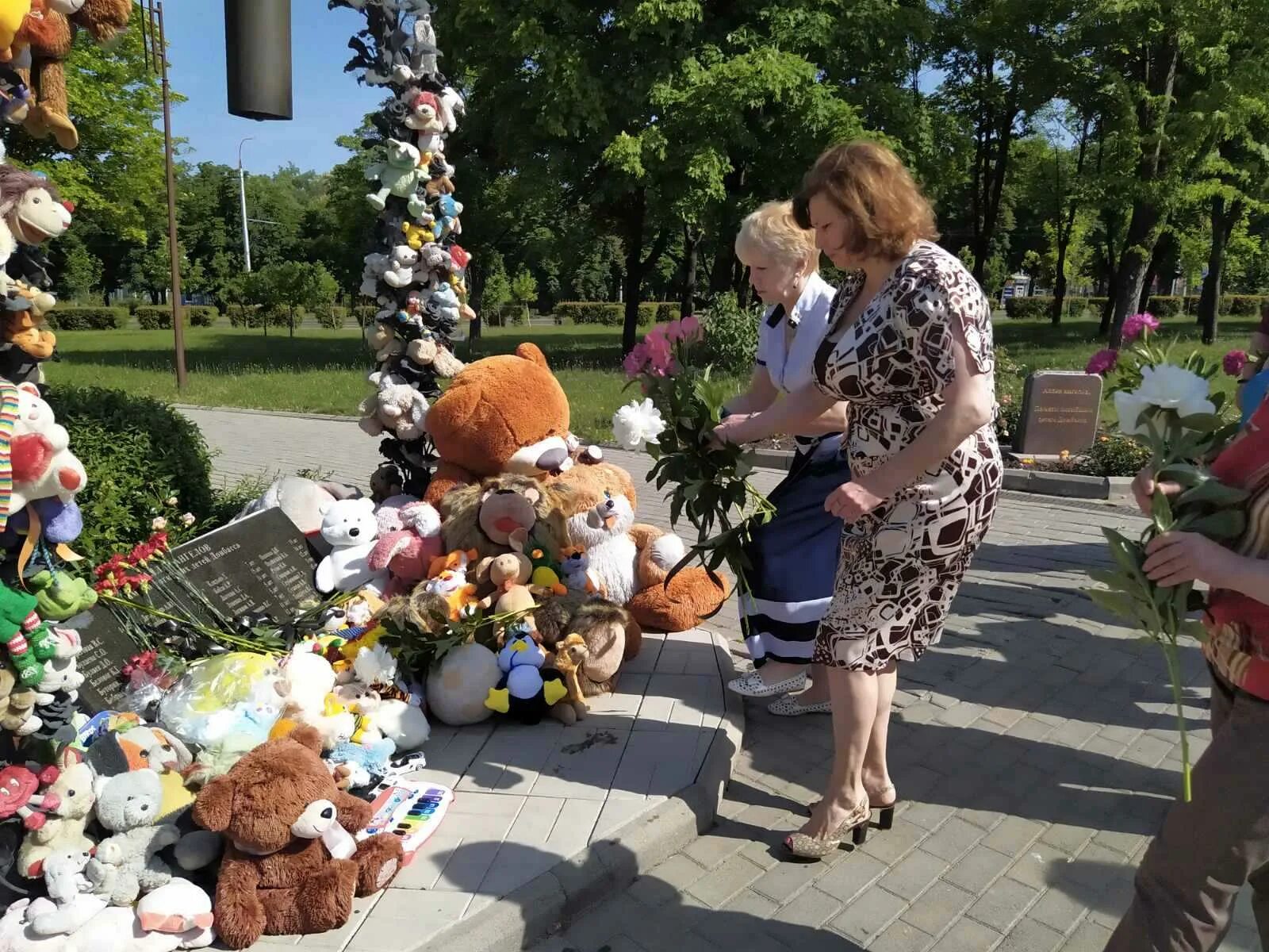 Аллея ангелов на Донбассе. Аллея Донбасс аллея ангелов. Дети Донбасса аллея ангелов. Аллея ангелов в Донецке. Аллея детей в донбассе