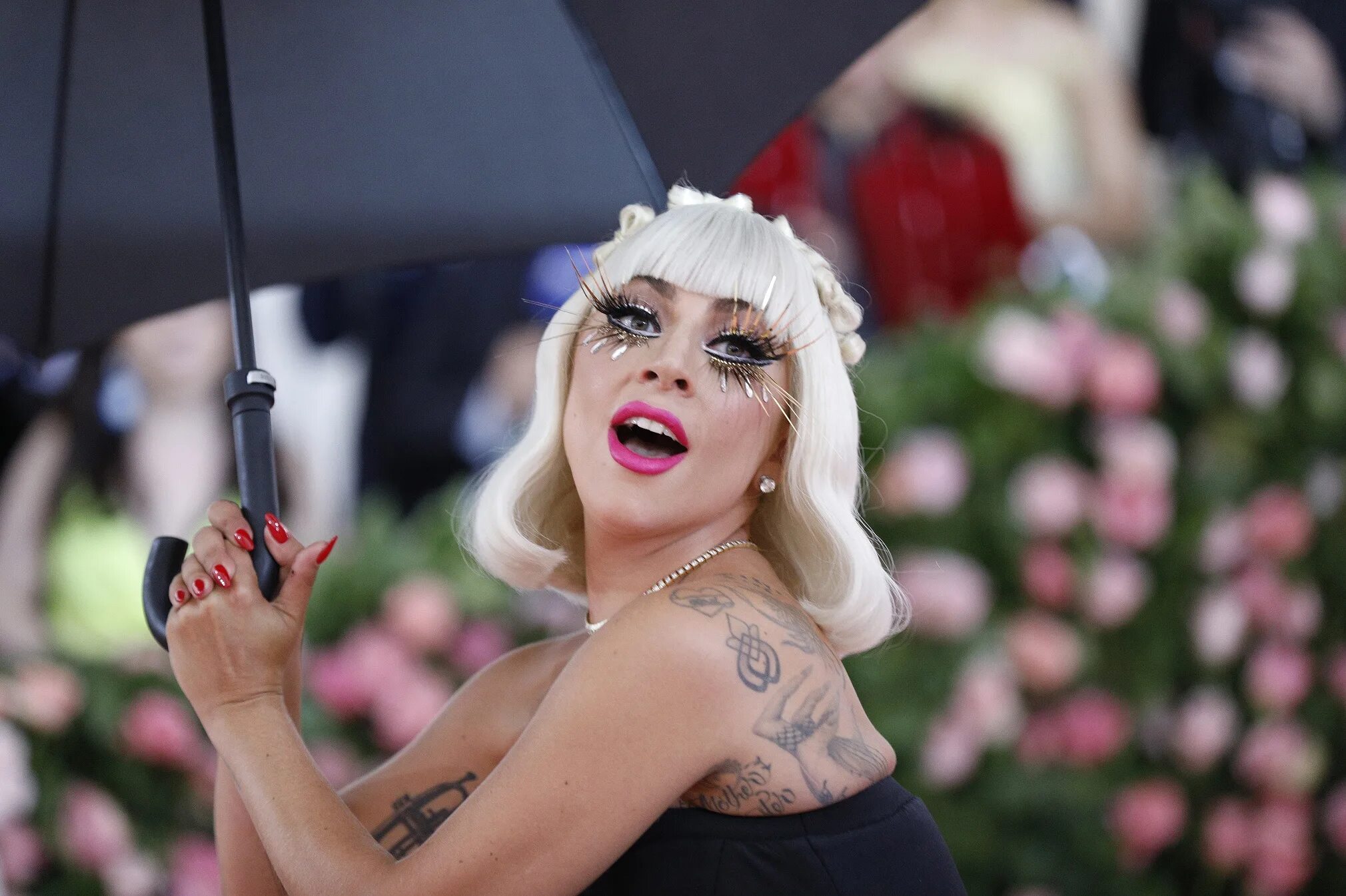 Леди Гага эпатажная певица. Lady Gaga макияж. Леди Гага гуччи. Певица леди гага
