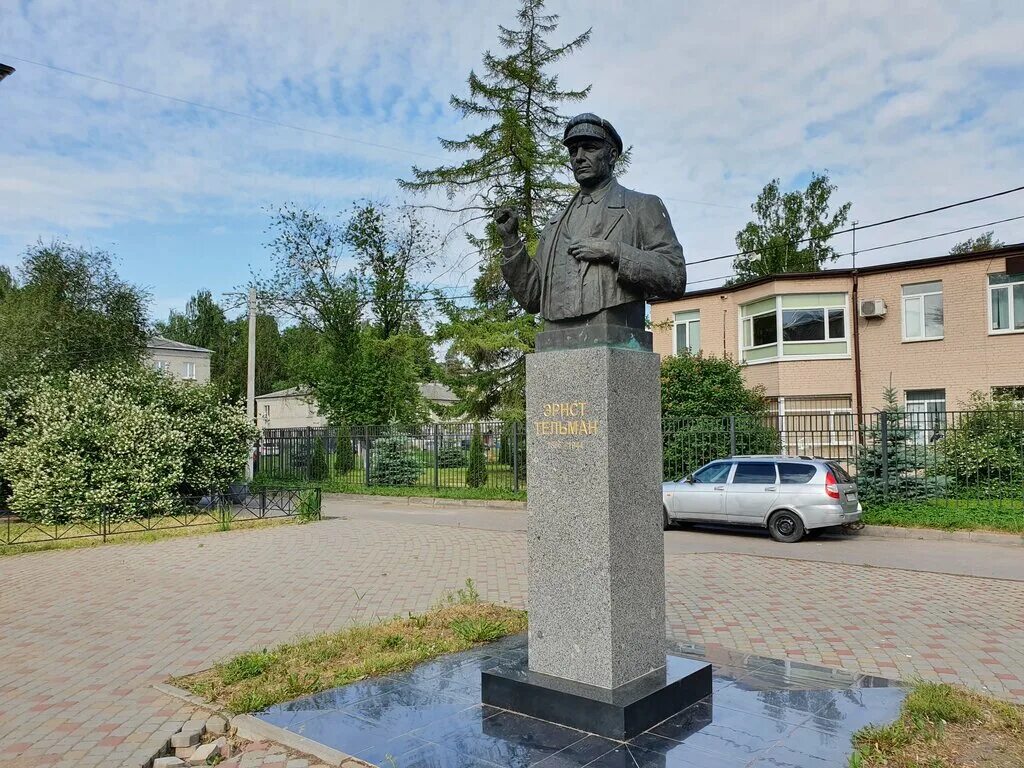 Памятники поселка Тельмана. Поселок им Тельмана Ленинградская область. Мемориал Тельмана. Тельмановское сельское поселение.