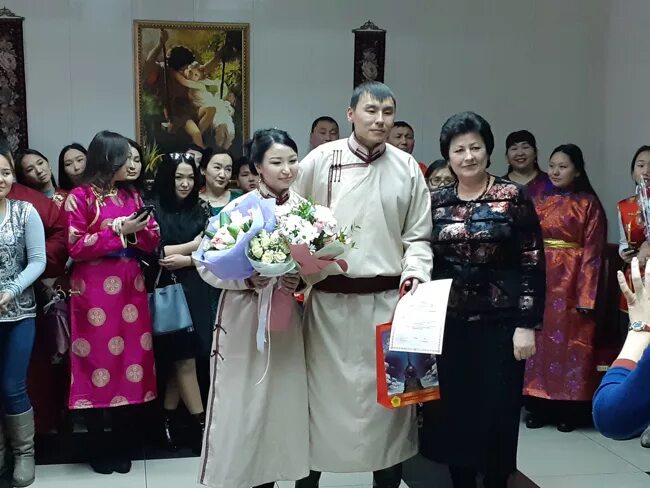 Кызыл загс здание. Дворец молодежи кызыл. Загс кызыл. Загс учалы график. Загс кызыл режим.