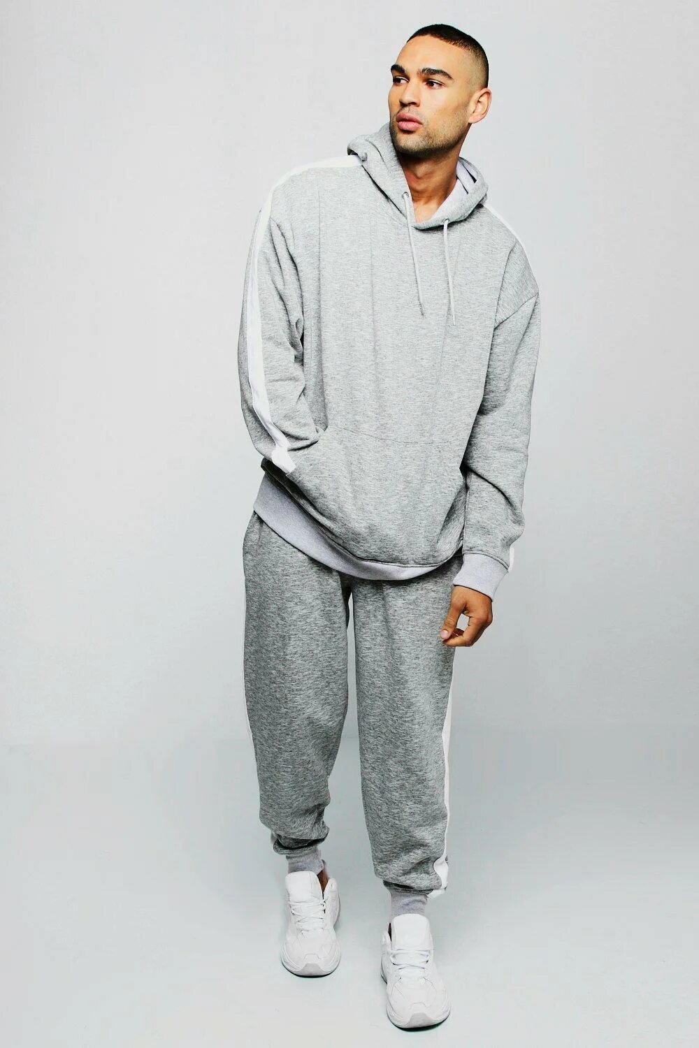 спортивные костюмы оверсайз мужские. спортивный костюм с худи асос. спортивные костюмы оверсайз мужские. спортивная одежда мужская оверсайз. адидас спортивный костюм оверсайз мужской черный.