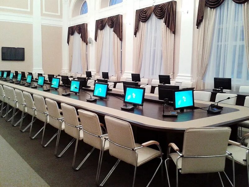 Видеоконференции в образовании. Аудиозапись судебного заседания. Зрители в судебном заседании. Микрофон конференц система bosch. Дом правительства ямал конференц-зал.