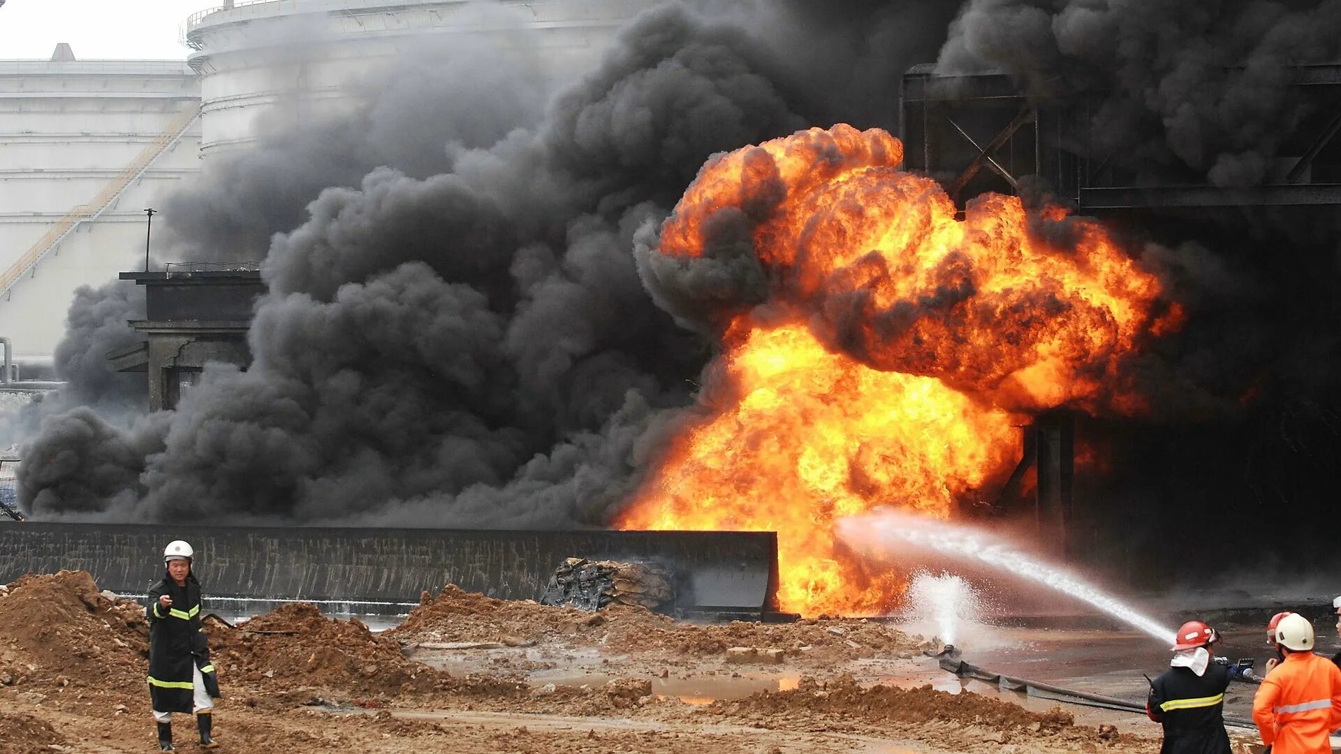 Аварии на пожароопасных и взрывоопасных объектах. Пожар нефтепродуктов. Пожаро и взрывоопасные объекты. Предупреждение и ликвидация последствий чрезвычайных ситуаций. Ликвидация пожаров и взрывов.