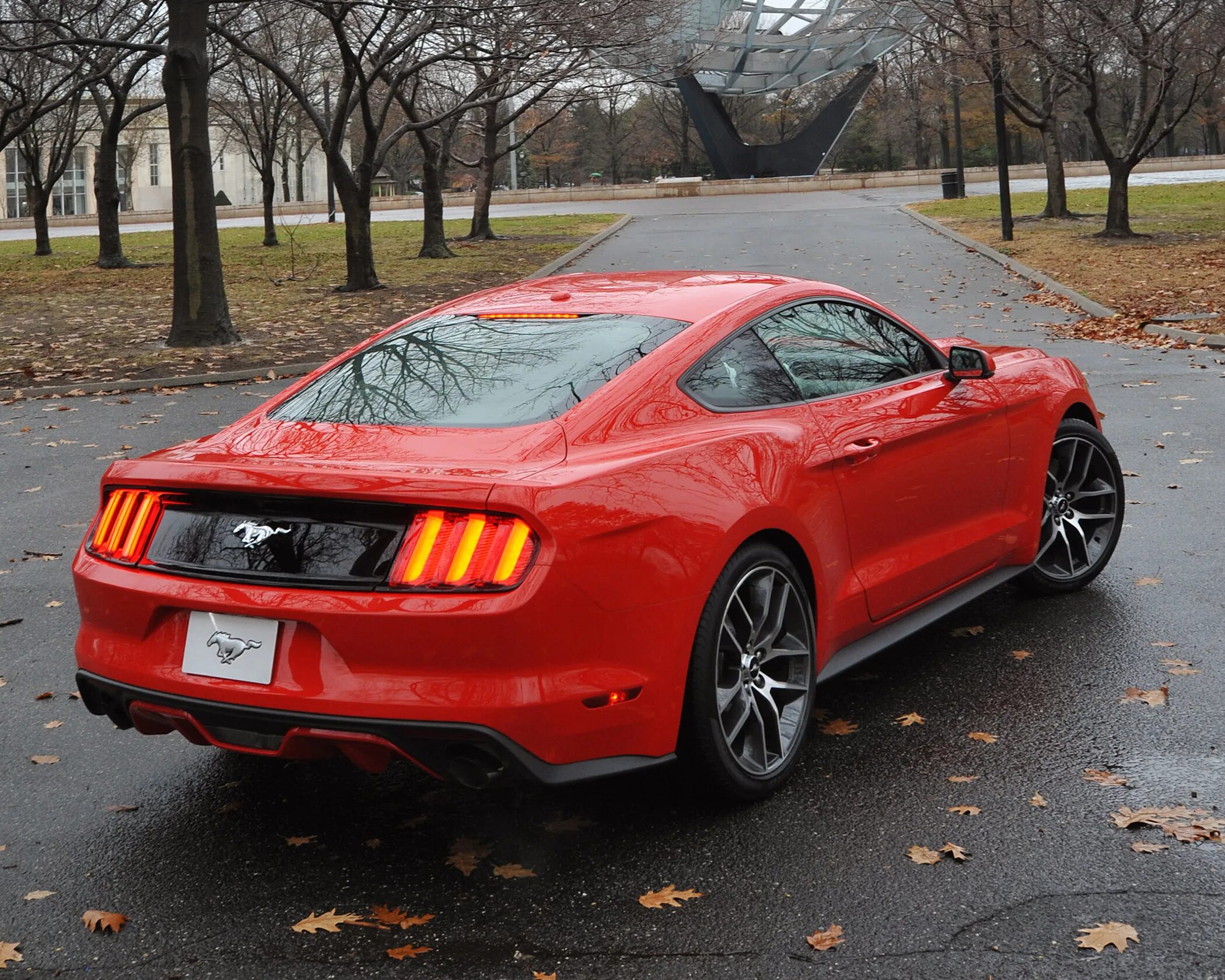 Мустанг сколько рублей. Ford Mustang 2015 красный. Форд Мустанг 2015. Ford Mustang gt 2015 красный. Новый Форд Мустанг 2015.