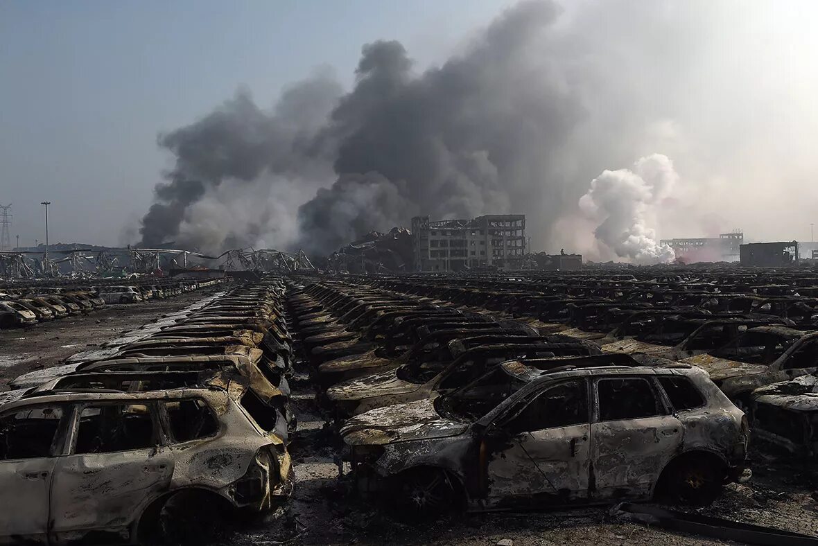 Город после пожара. Техногенная катастрофа в Тяньцзине 2015. Техногенная катастрофа в Китае 2015. Пожар на складах порта Тяньцзине Биньхай. Китай 12 августа 2015 года.