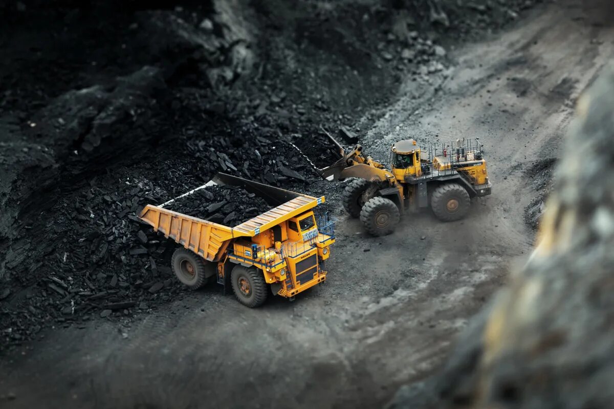 Каменный уголь в хакасии. Разрез степной хакасия. Уголь хакасии. Разрез степной хакасия. Машина для добычи угля.