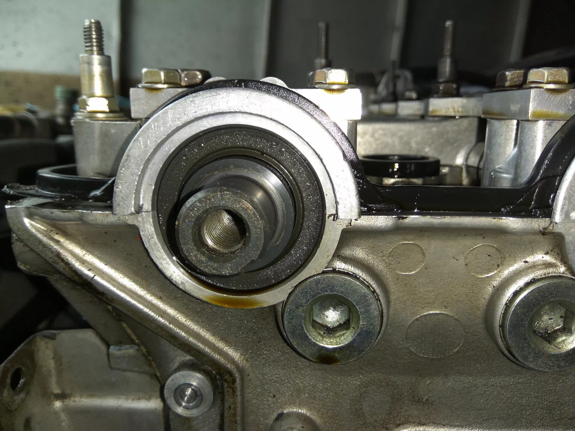 5 турбо бензин. Сальник распредвала пассат b4. 5. 6 сальник распредвала. Грм сальник распредвала.