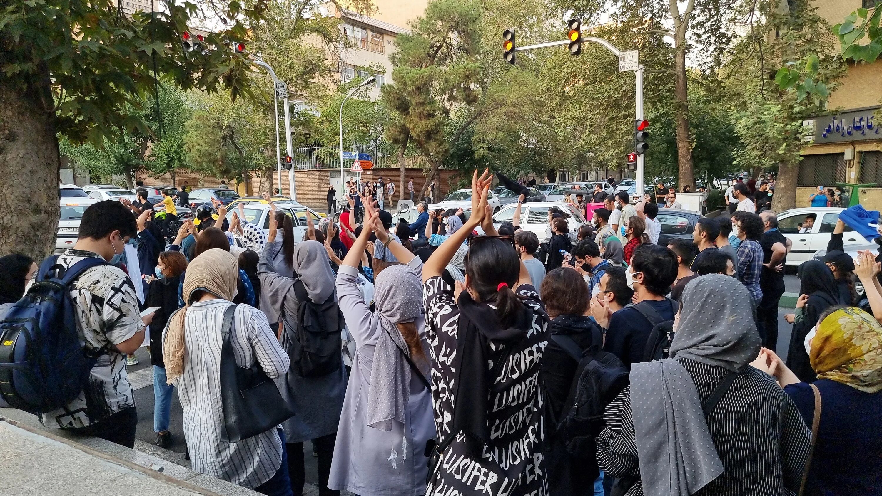 Последние новости про иран. Протесты в Иране Махса амини. Иранские женщины. Иран люди.