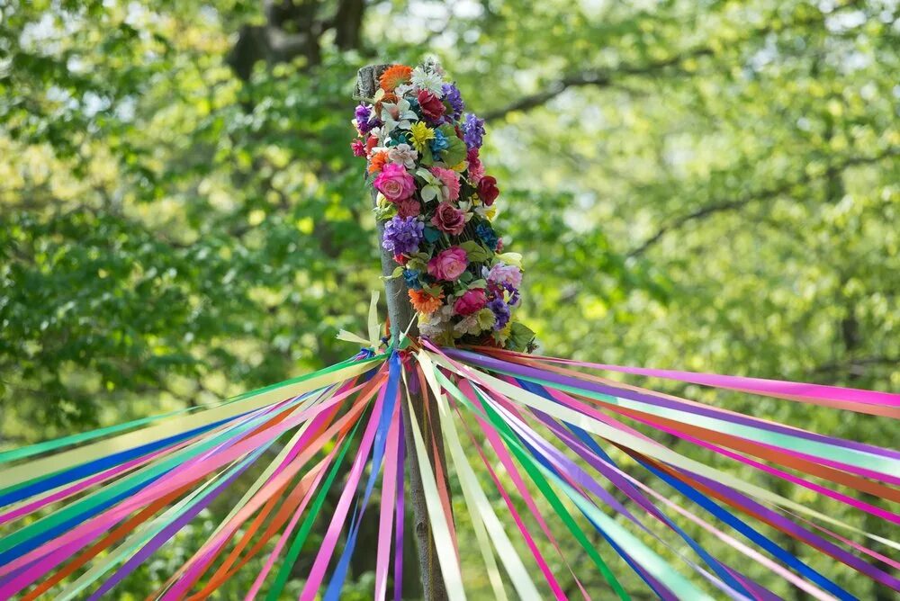 Майский шест Белтайн. Бельтайн Майское дерево. Maypole Майское дерево. Белтейн праздник. 3 may holiday