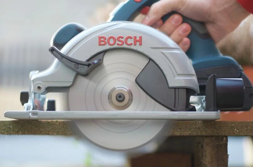 Дисковая пила по дереву рейтинг. Bosch циркулярная пила 180. BNK - 180 пила циркулярная. Дисковая пила Bosch 1658. Отрезная пила бош.