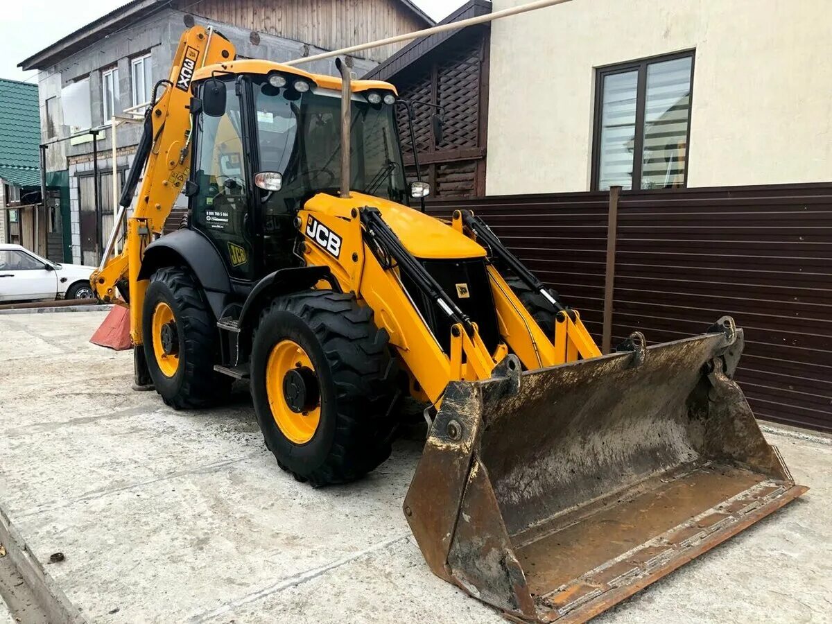 Погрузчик jcb бу. МТЗ который похож на Джисиби. Продажа тракторов JCB. Трактор JCB стоит у дома. Трактор JCB купить.