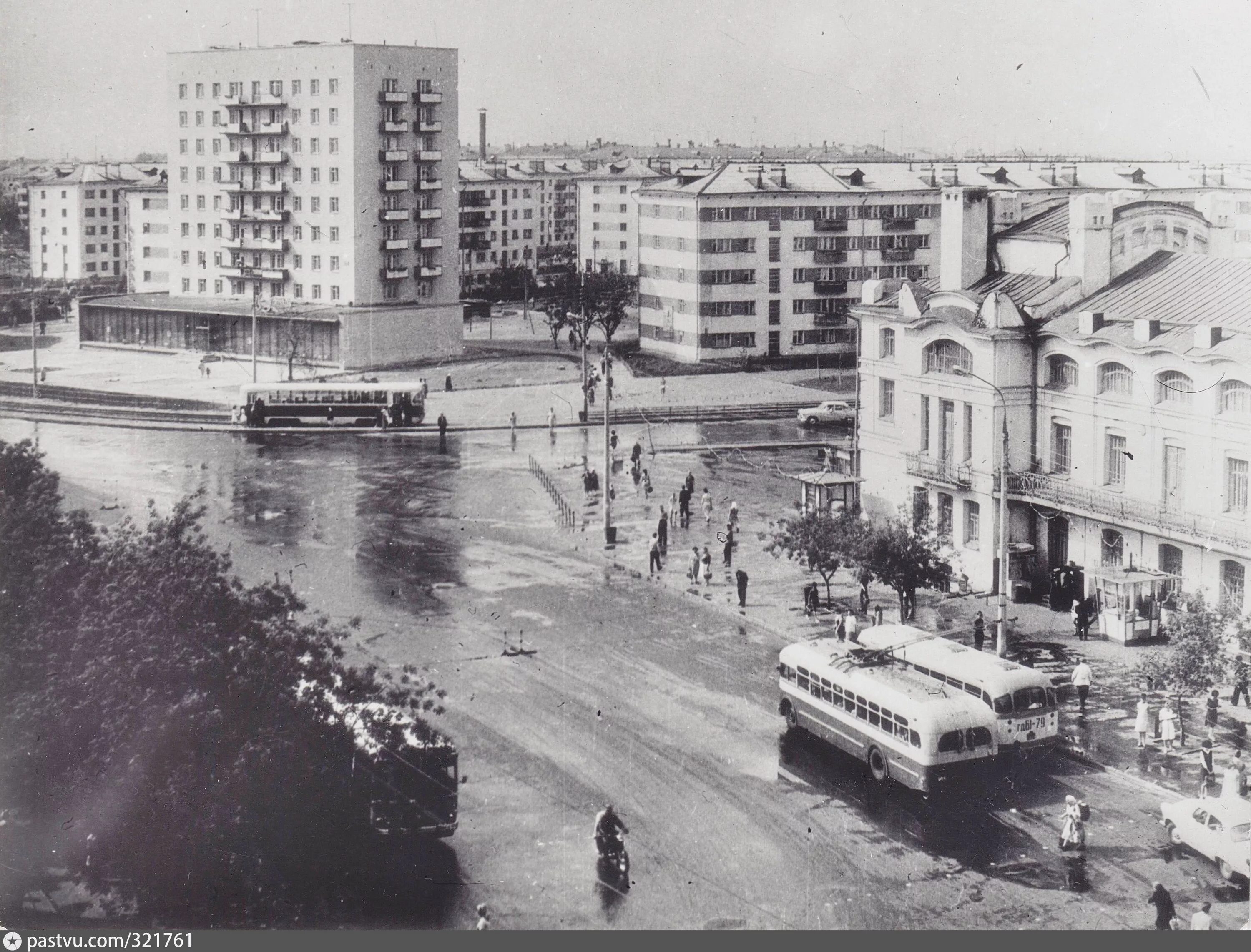 Улица горького 70 нижний. Город Горький Сормовский район. Старое Сормово Нижний Новгород. Сормово улица Коминтерна Нижний Новгород. Коминтерна в Сормово Нижний Новгород.