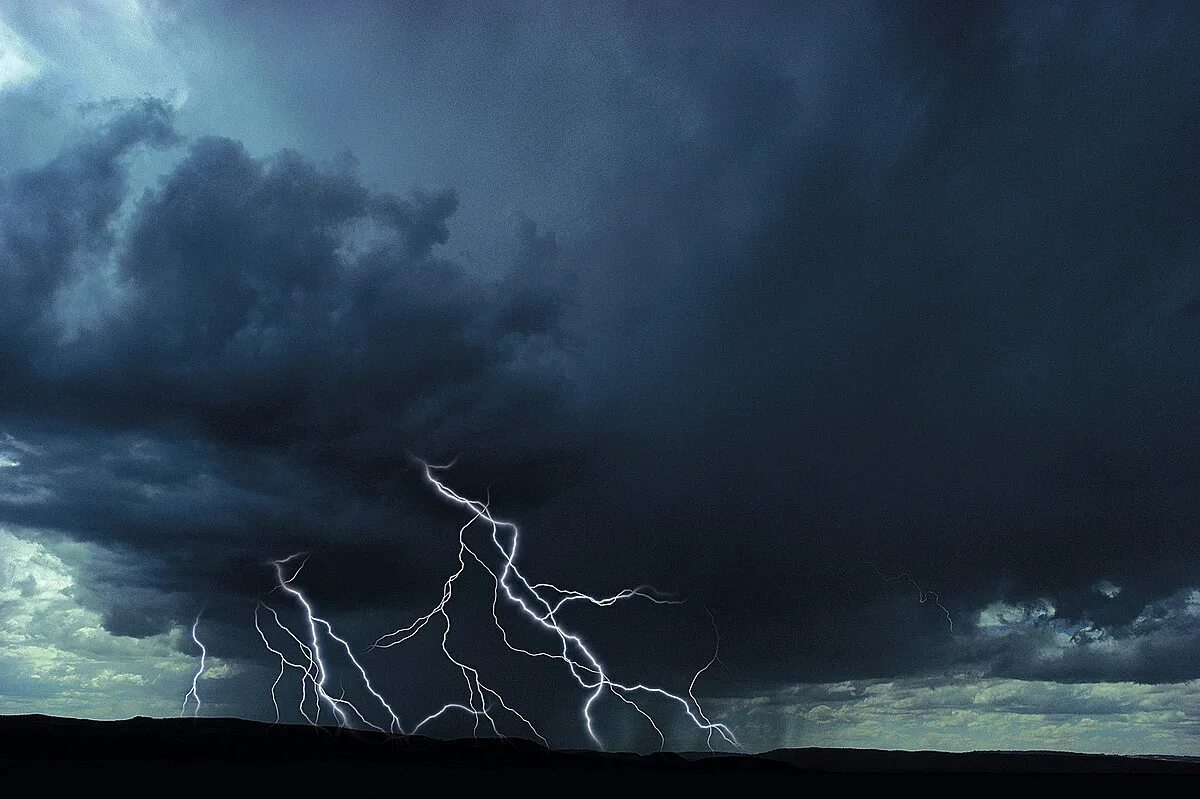 Thunder rain. Небо гроза. Тучи гроза. Гроза обои. Гроза и дождь.