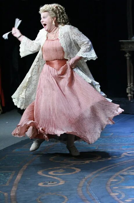 Соломин малый театр. Малый театр муравьева. Всегда зовите долли малый театр. Филумена мартурано 2013. Малый театр муравьева.