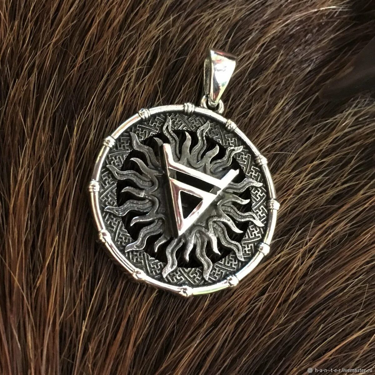 Оберег тарх даждьбог. Чертог бусла талисман. Бог славян оберег. Бог славян оберег. Символ сварога сварожич.