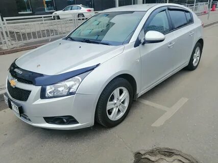 Серебристый шевроле