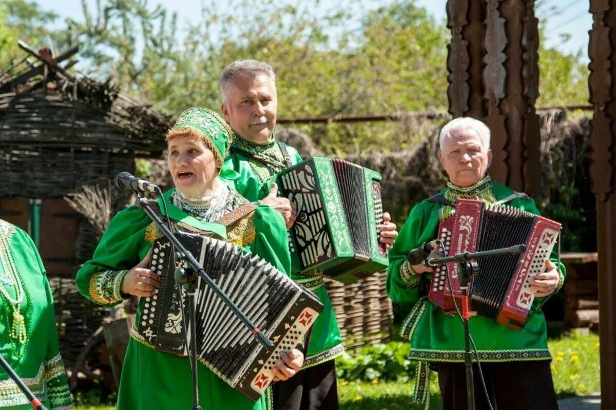 Старая песня гармонь. Фестиваль “играй, гармонь” в Молдове. Фестиваль “играй, гармонь” в Приднестровье. Праздник "играй, гармонь!» Котлас. "Играй гармонь" на Каравоне.