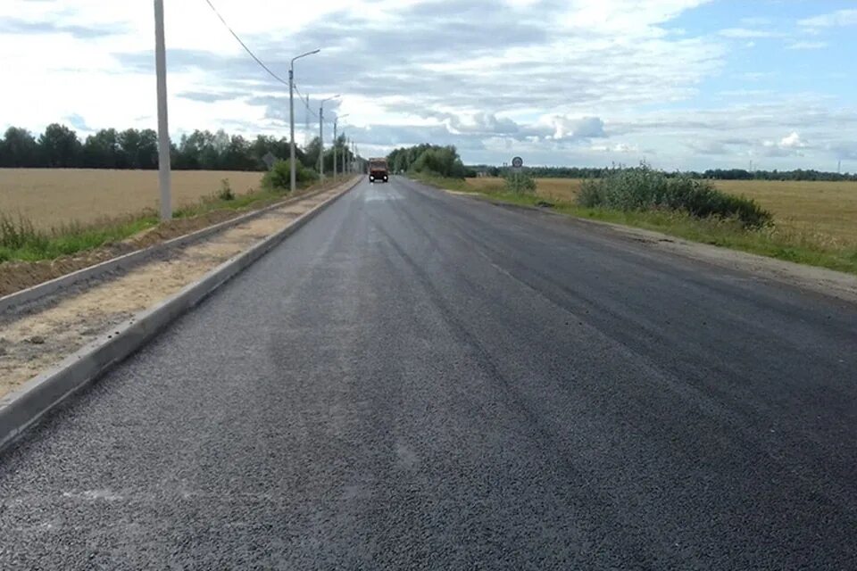 Новозыбков брянск. Белорусская улица брянск трасса. Малоярославец. Дорога новозыбков. Асфальт улица.