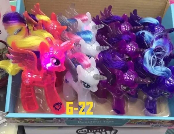 Светящаяся пони игрушка. My little Pony светящиеся игрушки. Игрушки пони которые светятся. Кристальные пони фигурки. Пони светится