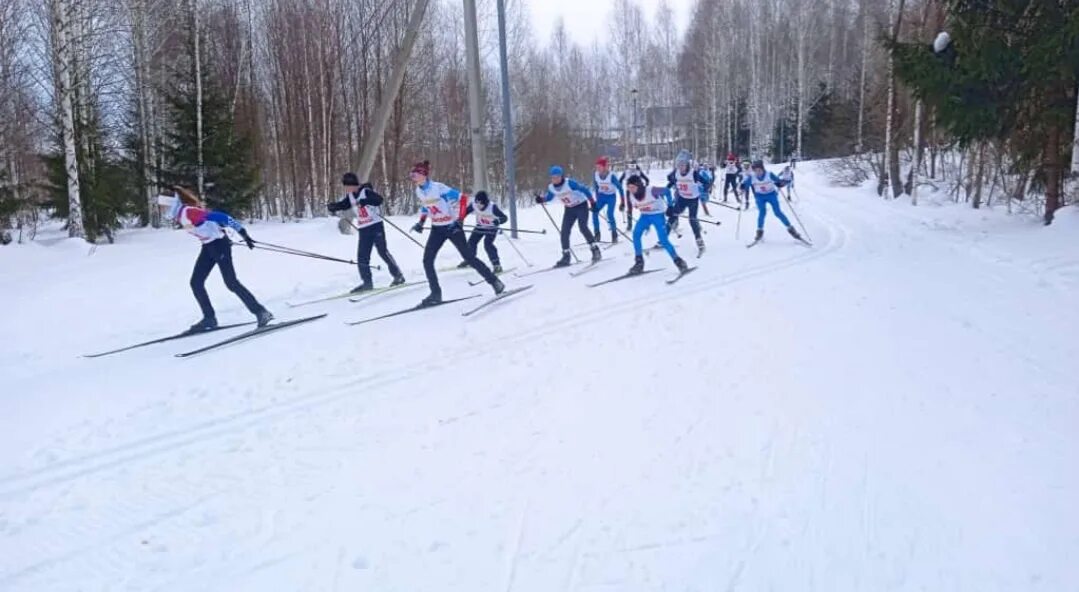 Трасса лыжных гонок состоит из 4 участков. Трасса для лыжных гонок. Калтасы лыжи. Югорск лыжная база 2022. Детско-юношеские соревнования по горнолыжному спорту.