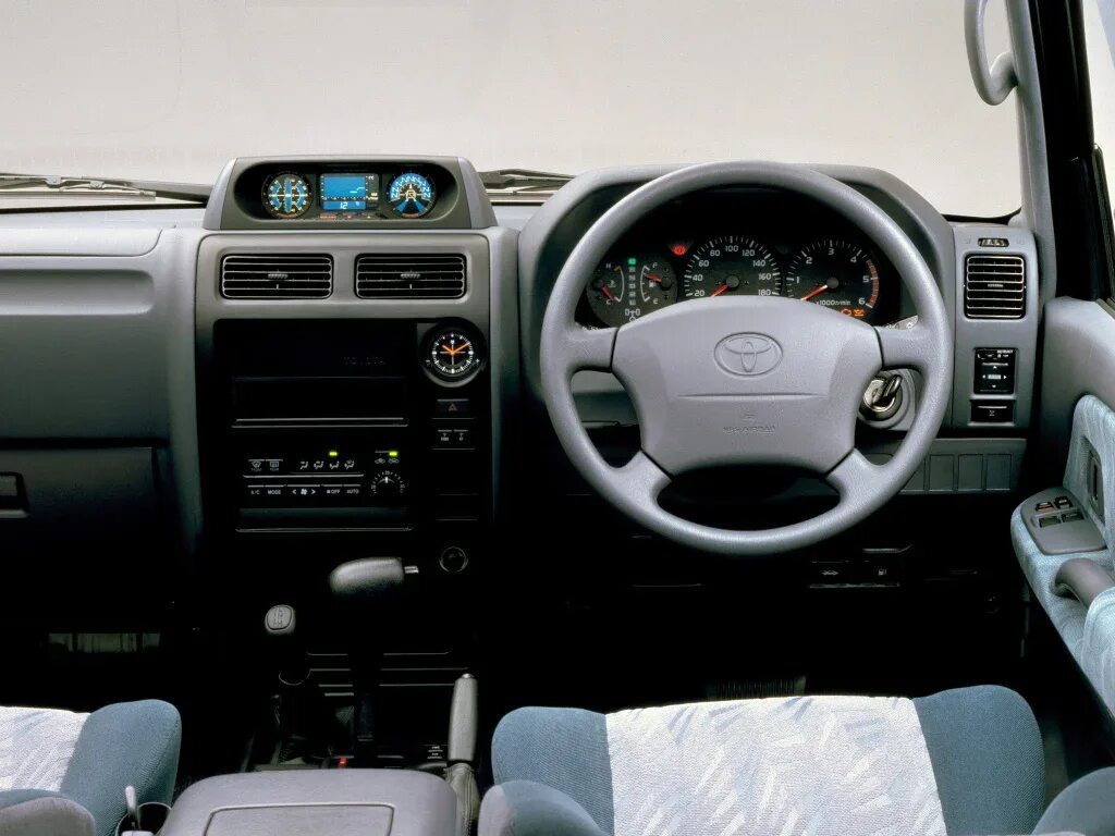 Toyota land cruiser prado 95 кузов салон. Toyota land cruiser 90 салон. Прадо 90 салон. Land cruiser prado 90 салон. Toyota land cruiser 90 салон.
