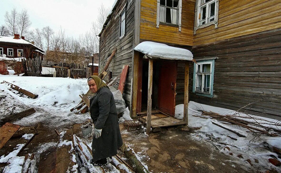 Жить в россии дороже. Российская нищета. Нищая Россия. Нищета в деревне. Нищета деревень России.