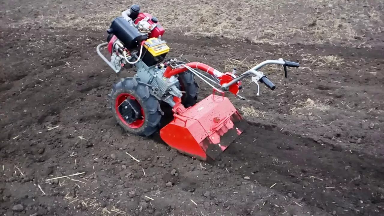 Мотоблок с фрезой и минитрактор. Мотоблоки фреза видео. Мотоблоки фреза видео. С. Фреза на мотоблок зубр.