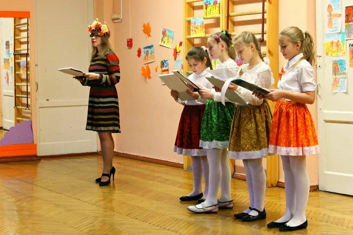 школьные мероприятия. школьные события. фотографии школьных мероприятий. фотографии школьных мероприятий. старшеклассники на уроке.