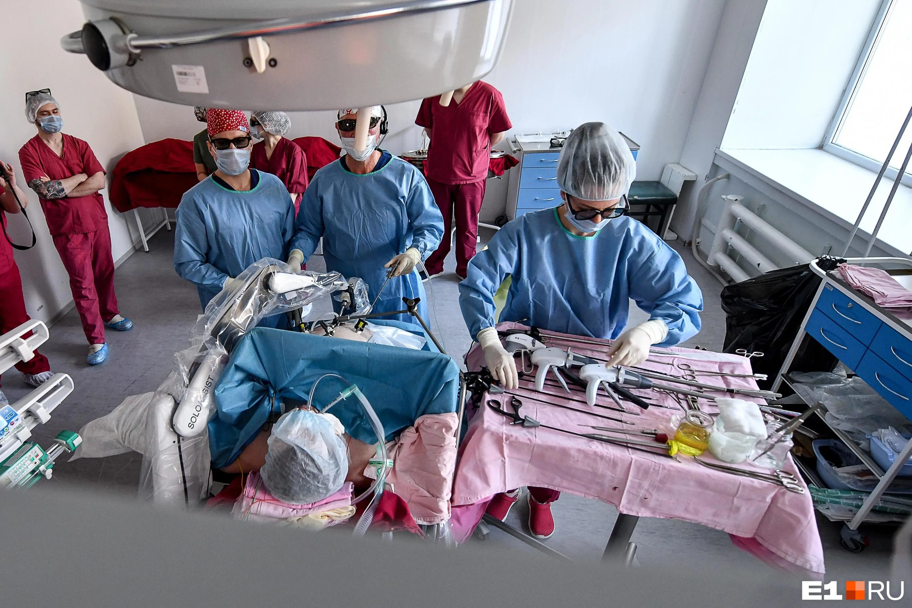 Изъятие органов у живого. Одежда хирурга во время операции. Probot 80-е операция.