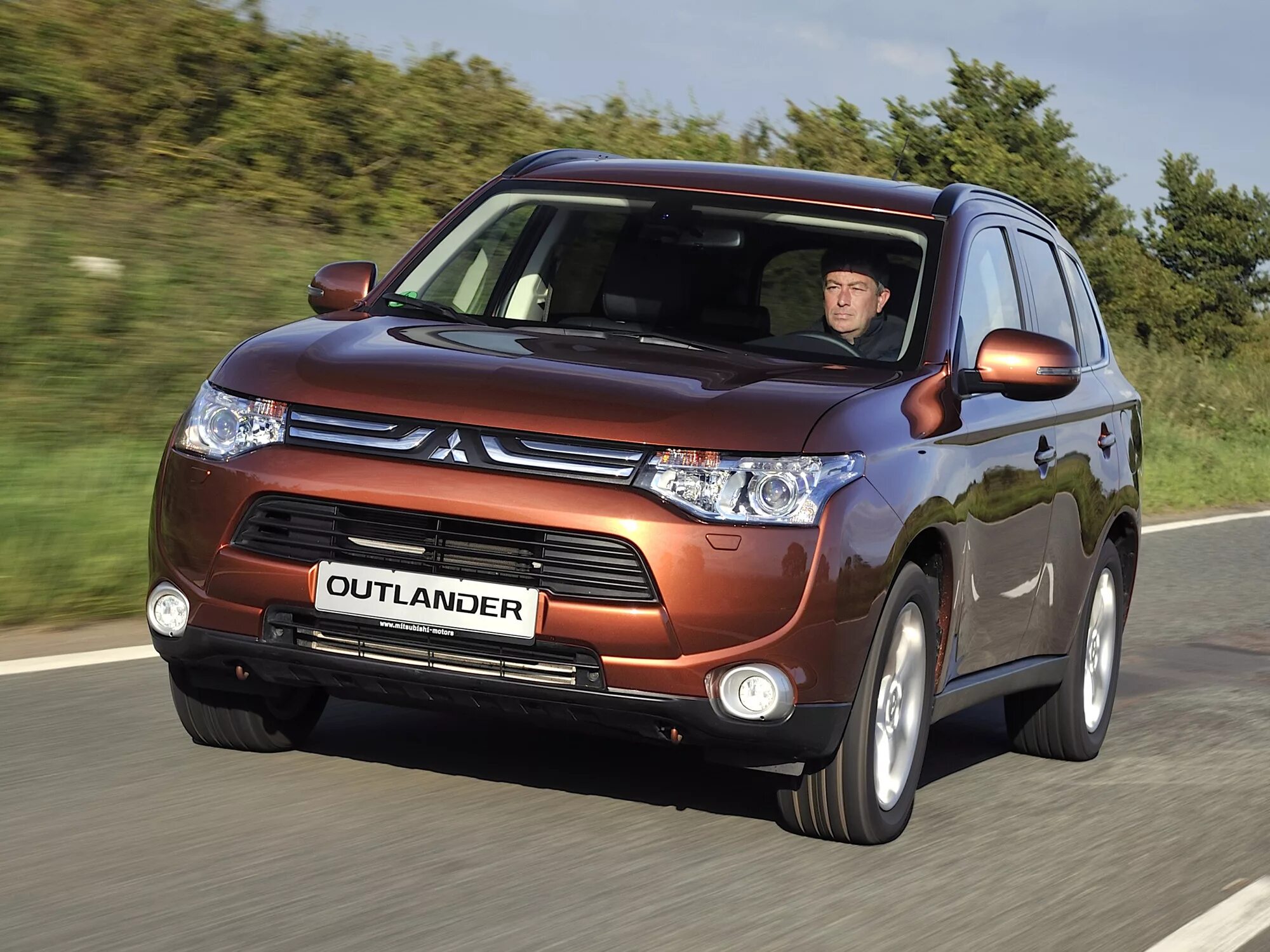 Мицубиси минусы. Mitsubishi Outlander 2012. Митсубиси Аутлендер 4. Митсубиши Аутлендер 2012. Mitsubishi Outlander (2012-2015).