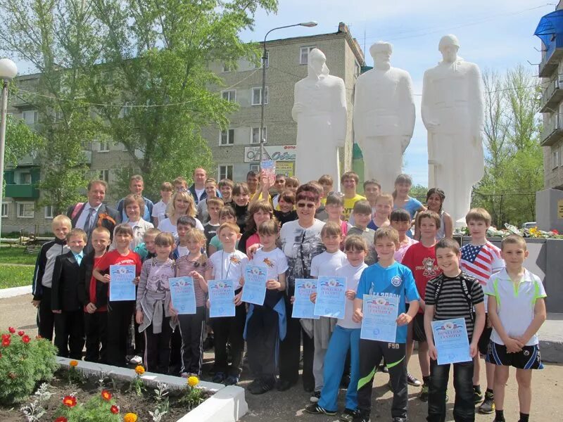 Погода в новых выселках калининский. Колокольцовка школа. МБОУ СОШ С Колокольцовка Калининского района Саратовской области. Колокольцовка Калининский район Саратовская область. Люди Калининска.