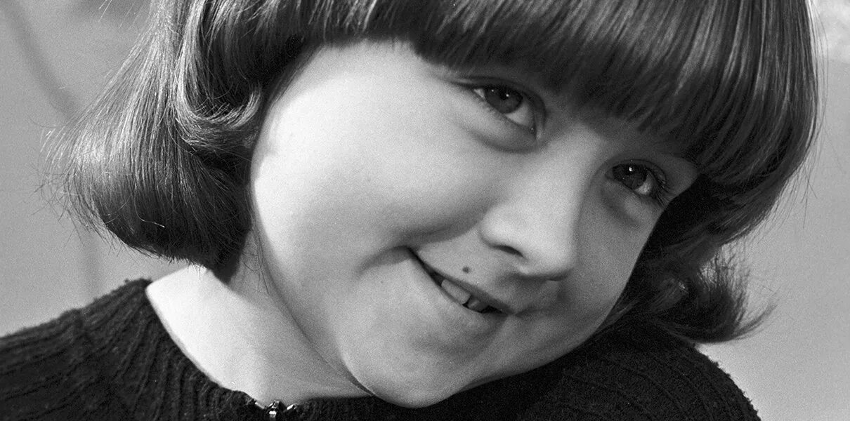Детство ник. Ника турбина. поэтесса ника турбина. вундеркинд поэтесса ника турбина. ника трубина поэт.