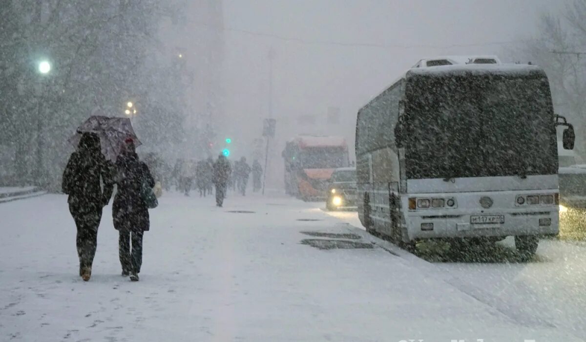 Снегопад свердловская. Снегопад в екатеринбурге. 1 апреля снег. Екатеринбург сугробы. Снегопад в екатеринбурге сегодня.