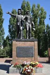 Памятник строителям