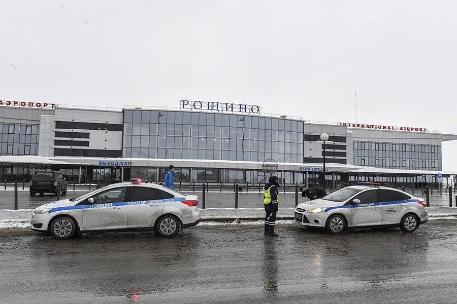 Рощино план аэропорта. Стоянка аэропорт рощино. Аэропорт рощино парковка. Парковка в аэропорту рощино тюмень. Стоянка возле аэропорта тюмень.