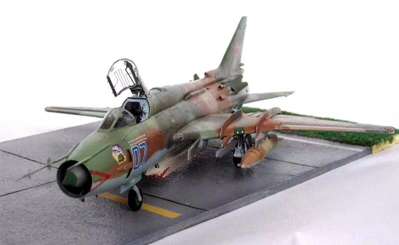 Русское 1 48. Су-17м4 Hobby Boss. Су-17 1/48. Су 17 модель. Су-17м3 Моделсвит.