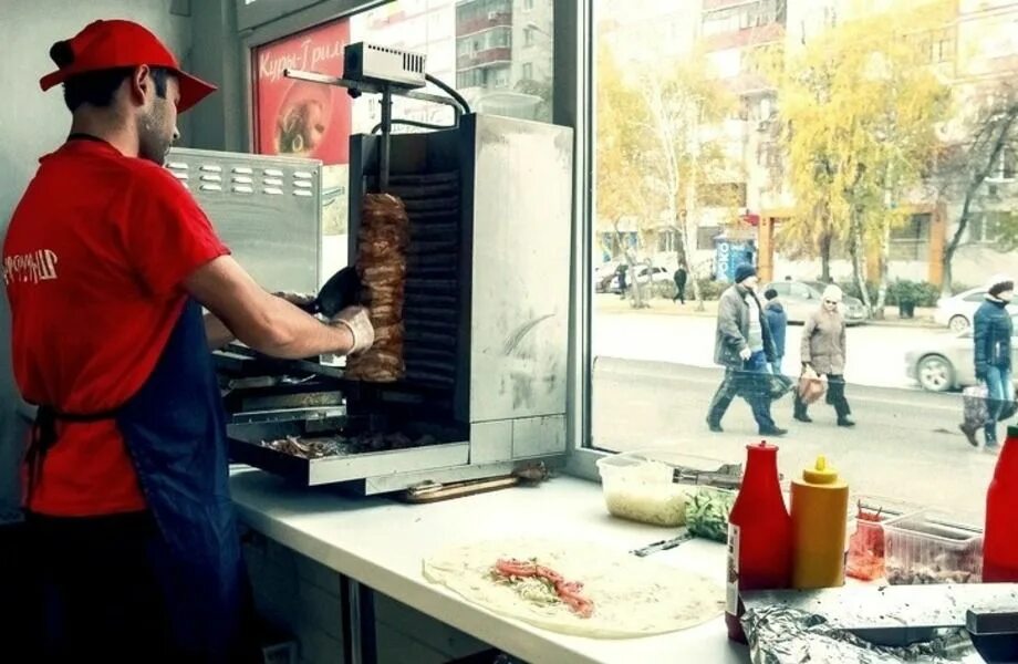 Продается шаурма. Продавец шаурмы. Продается шаурма. Продается шаурма. Продается шаурма.