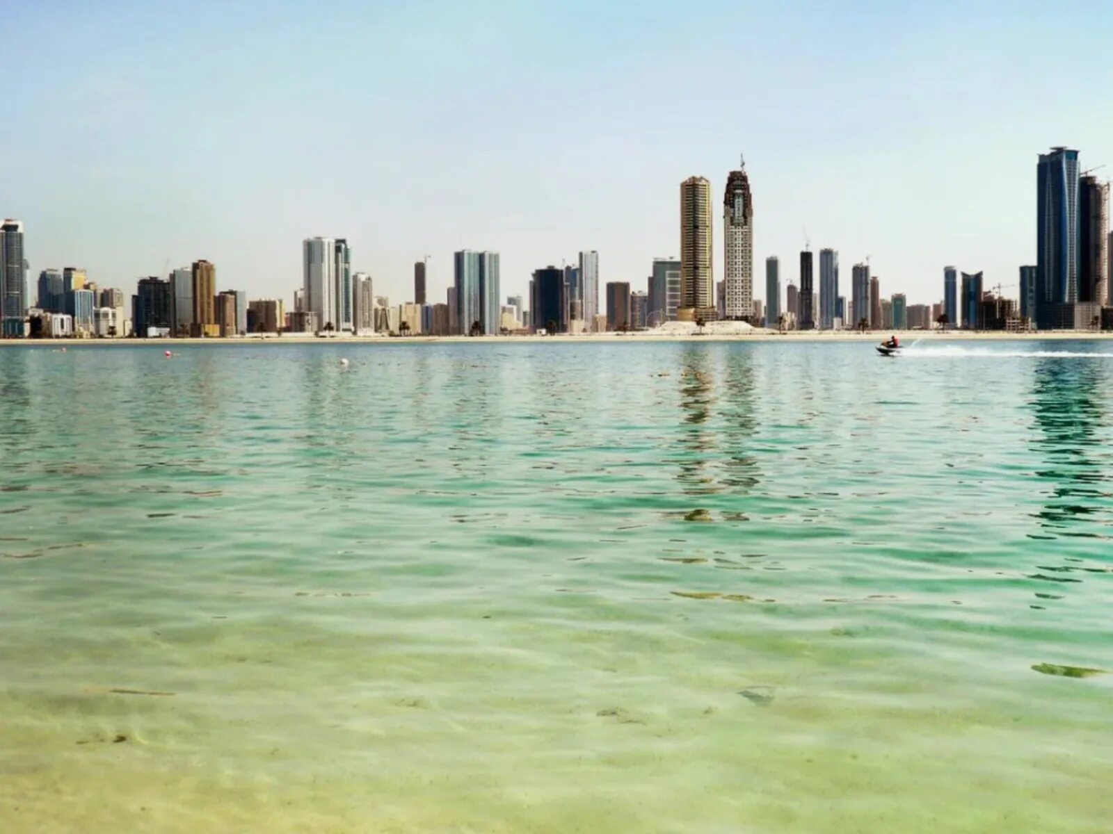Дубай омывает океан. Персидский залив. Дубай залив. Дубай персидский залив пляж. Вест Бич Дубай.