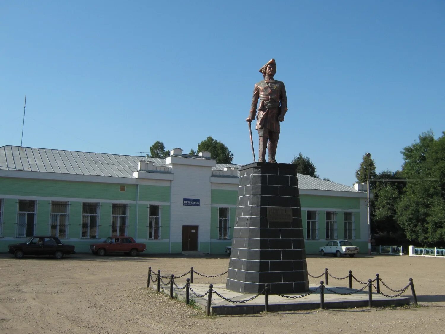 Сайт петровск саратовская область. Памятник Петру 1 в Петровске Саратовской области. Площадь Ленина в Петровске Саратовской области. Петровский район (Петровск). Достопримечательности города Петровска Саратовской области.