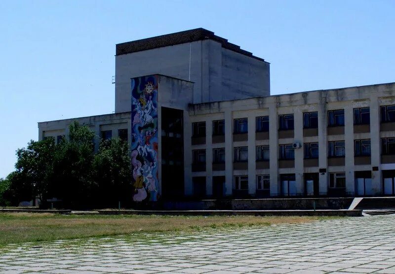 крым кировский район пгт кировское. яркое поле дом.