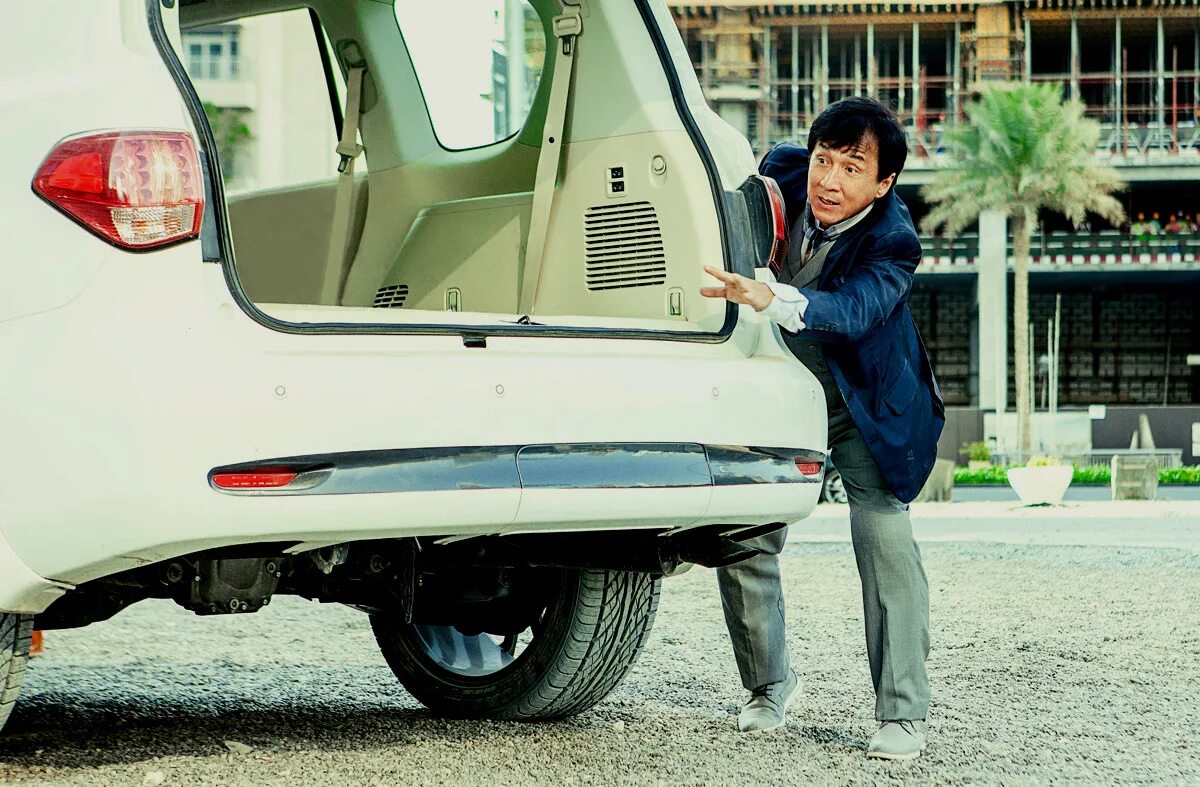 Доспехи бога машина джеки чана. Митсубиси в доспехах бога 1. Mitsubishi colt spider 1984. Доспехи бога машина джеки чана. Mitsubishi colt джеки чан.