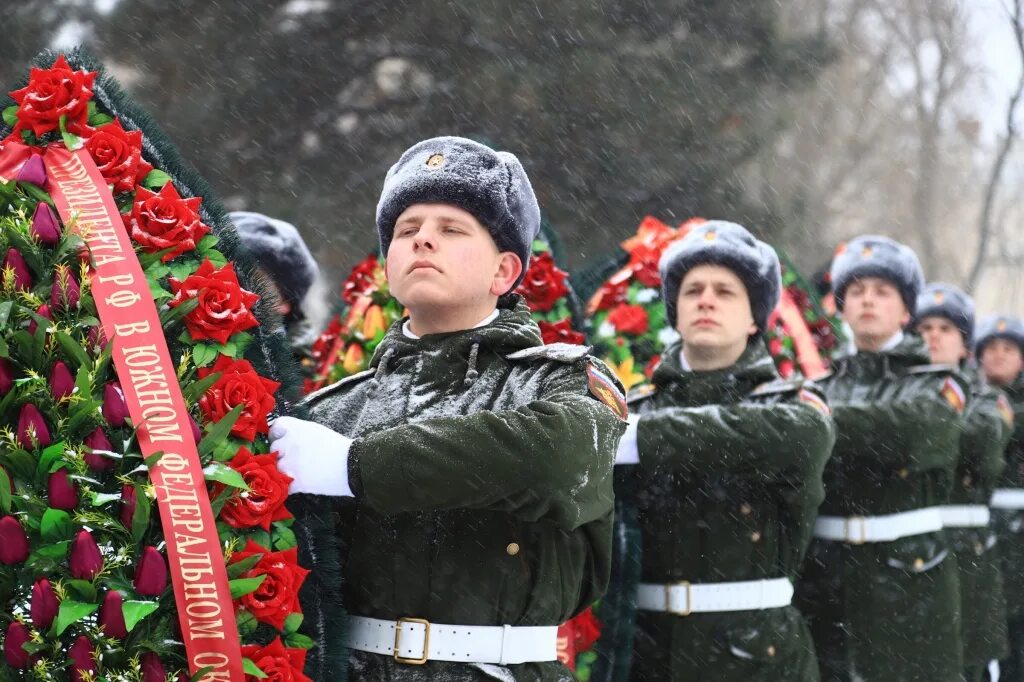 В честь праздника дня защитника. День защитника Отечества празднование. Празднование 23 февраля в России. Защитники Отечества. Празднование дня защитника Отечества в России.