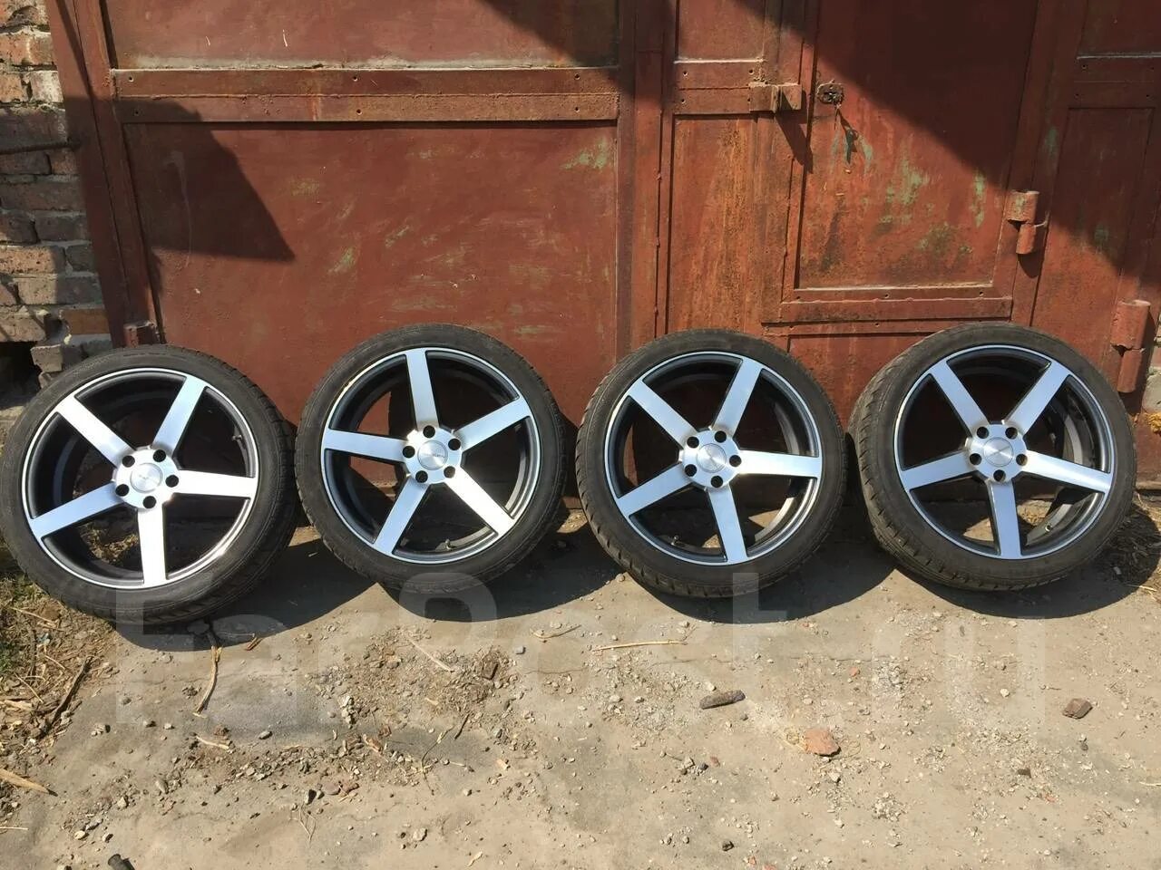 Колеса бердск. Сибирь колесо юрга. Бердск ленина 12/1 сибирь колесо. Диски lehrmeister r17 double dix. Фотография пробитое колесо лада веста.