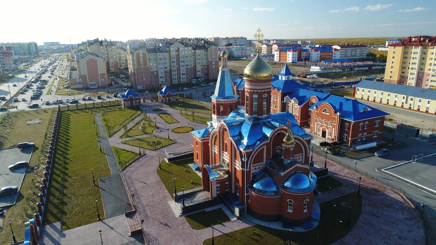 Новый уренгой время с москвой. Храм новый Уренгой Южная часть. Новый Уренгой площадь города км2.