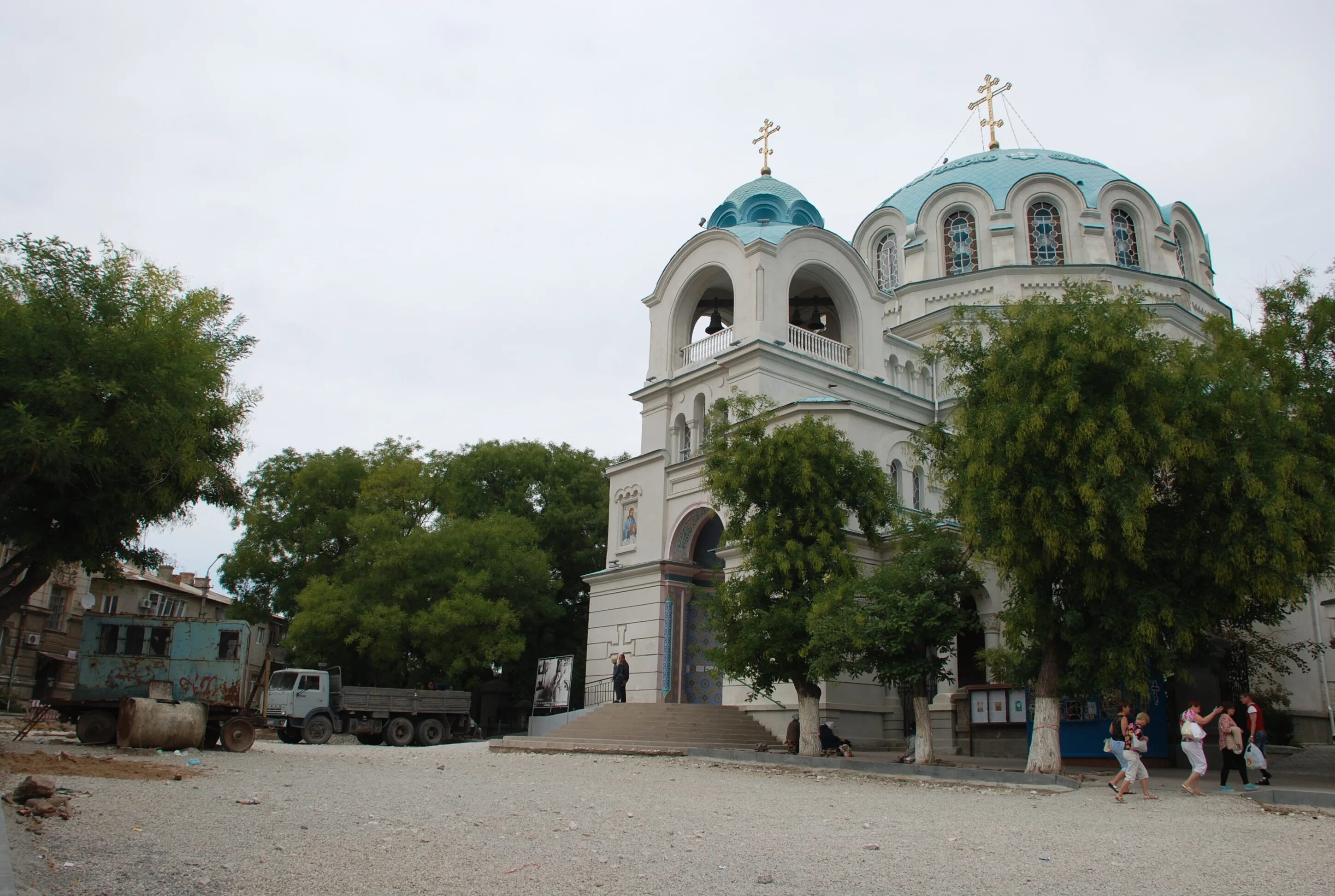 Евпатория после 9 класса. Храм в евпатории николаячудотвродца. голубая церковь евпатория.
