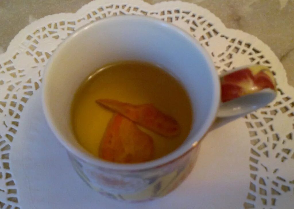 Настой гранатовых корок. Гранатовые корки от поноса. Гранатовый отвар от поноса. Отвар из коры граната. Отвар из гранатовых корок.