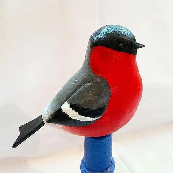 Как сделать снегиря из пластилина. Лепка снегирь. Снегирь для лепки пластилином. Лепка «снегири и яблочки». Лепка из пластилина снегирь.